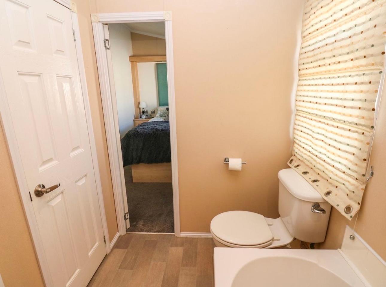 A And C Lodge Plot 21 2 Double Bedrooms Plot 21 With Hot Tub 1 Pet Only No Commercial Vans 4Pm Check In High Hesket Exterior photo